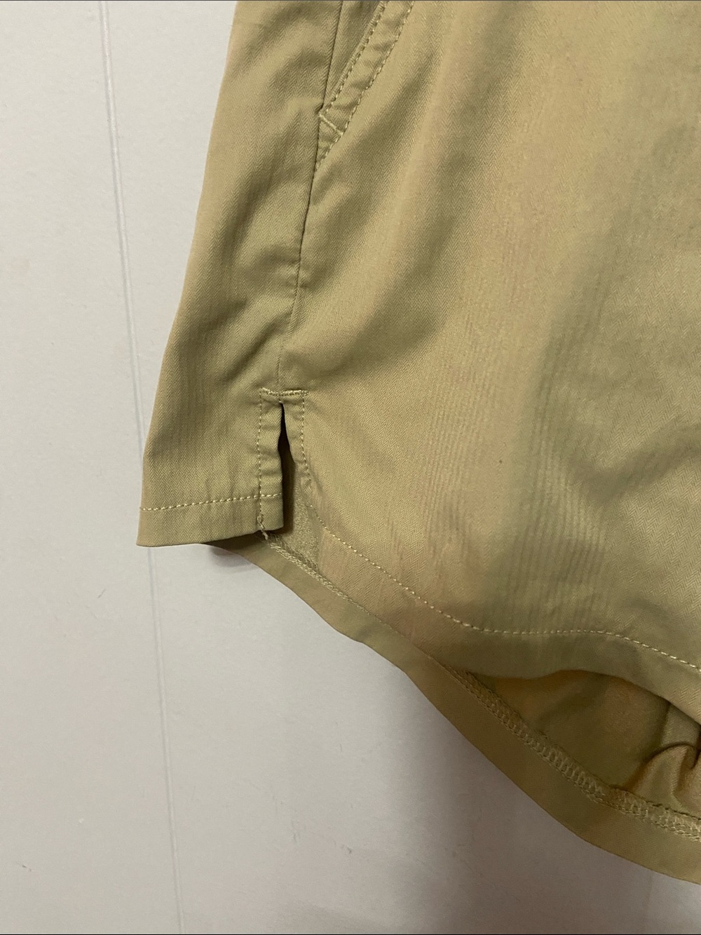 The North Face Women's Drawstring Athletic Shorts in Khaki. Size Medium. - Picture 2 of 6